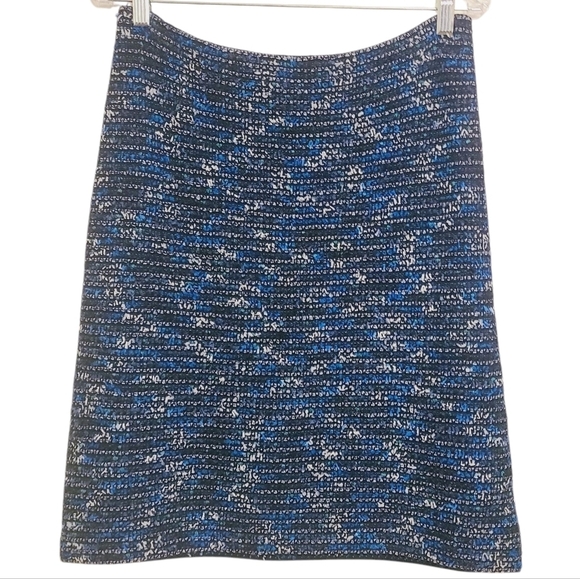 St. John | Navy Blue & White Patterned Wool Blend Two Piece Skirt Suit (Size 8) - Picture 14 of 15